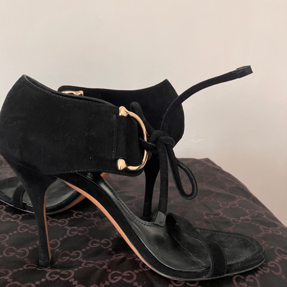 GUCCI SILVER STIRRUP SUEDE HEELS - Picture 6 of 9